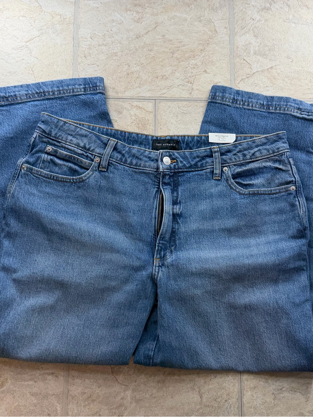 Classic Straight Jeans in Medium Blue - Versatile Everyday Style